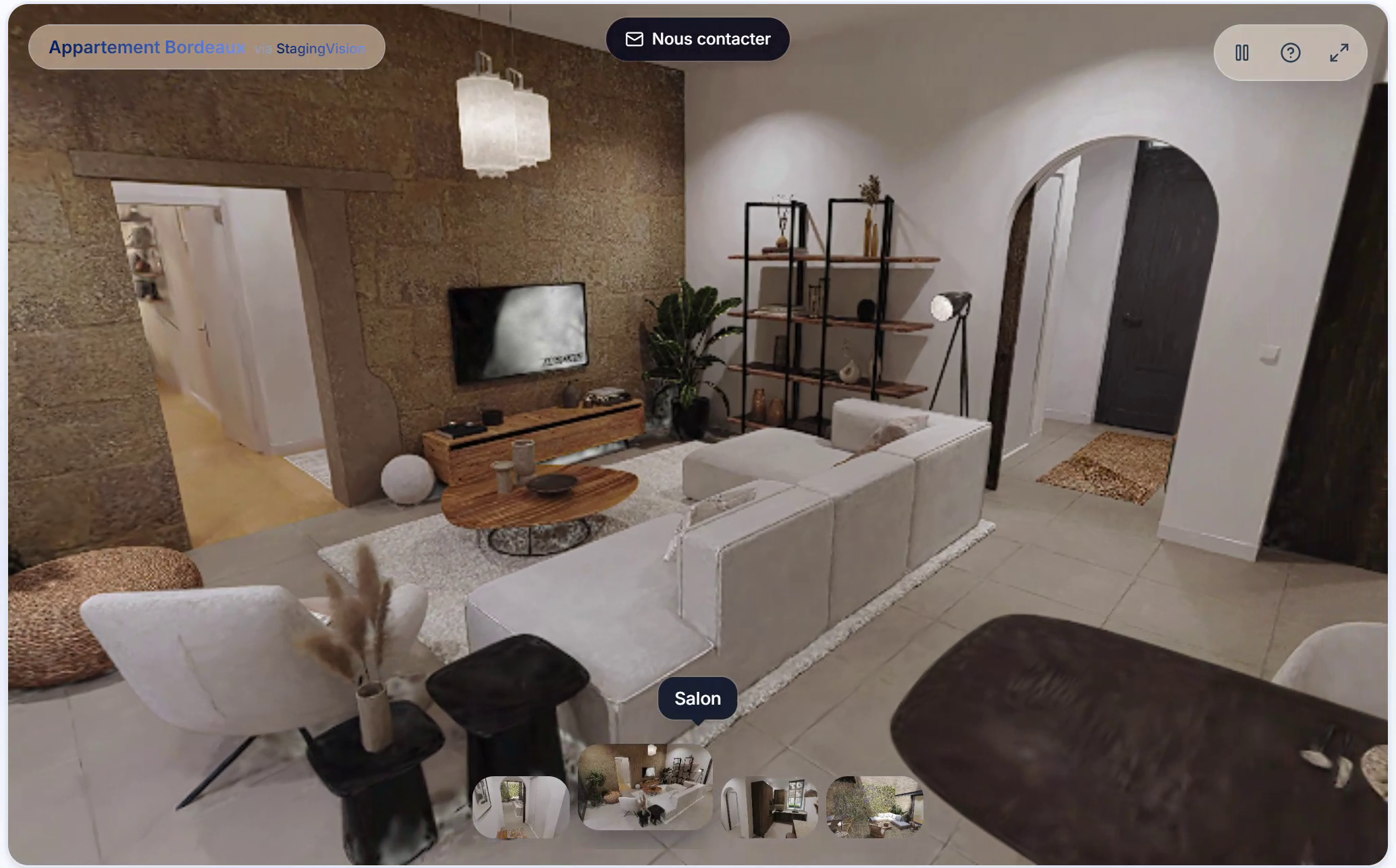 Interface réelle StagingVision dans un appartement bordelais : bouton Nous contacter, commandes et vignettes des pièces.